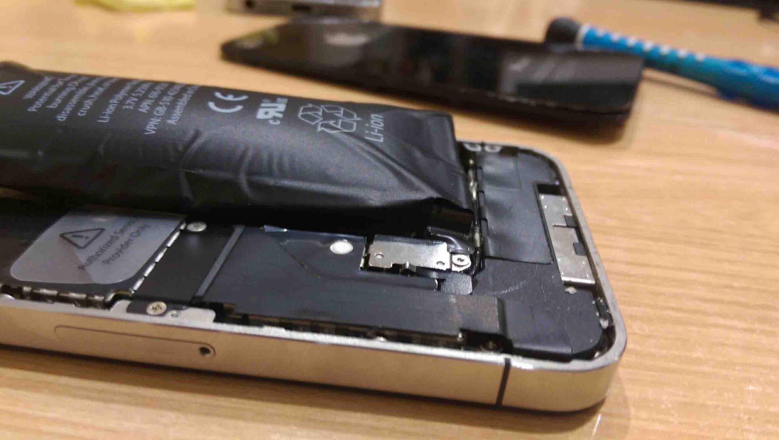por que se infla la batería del iphone