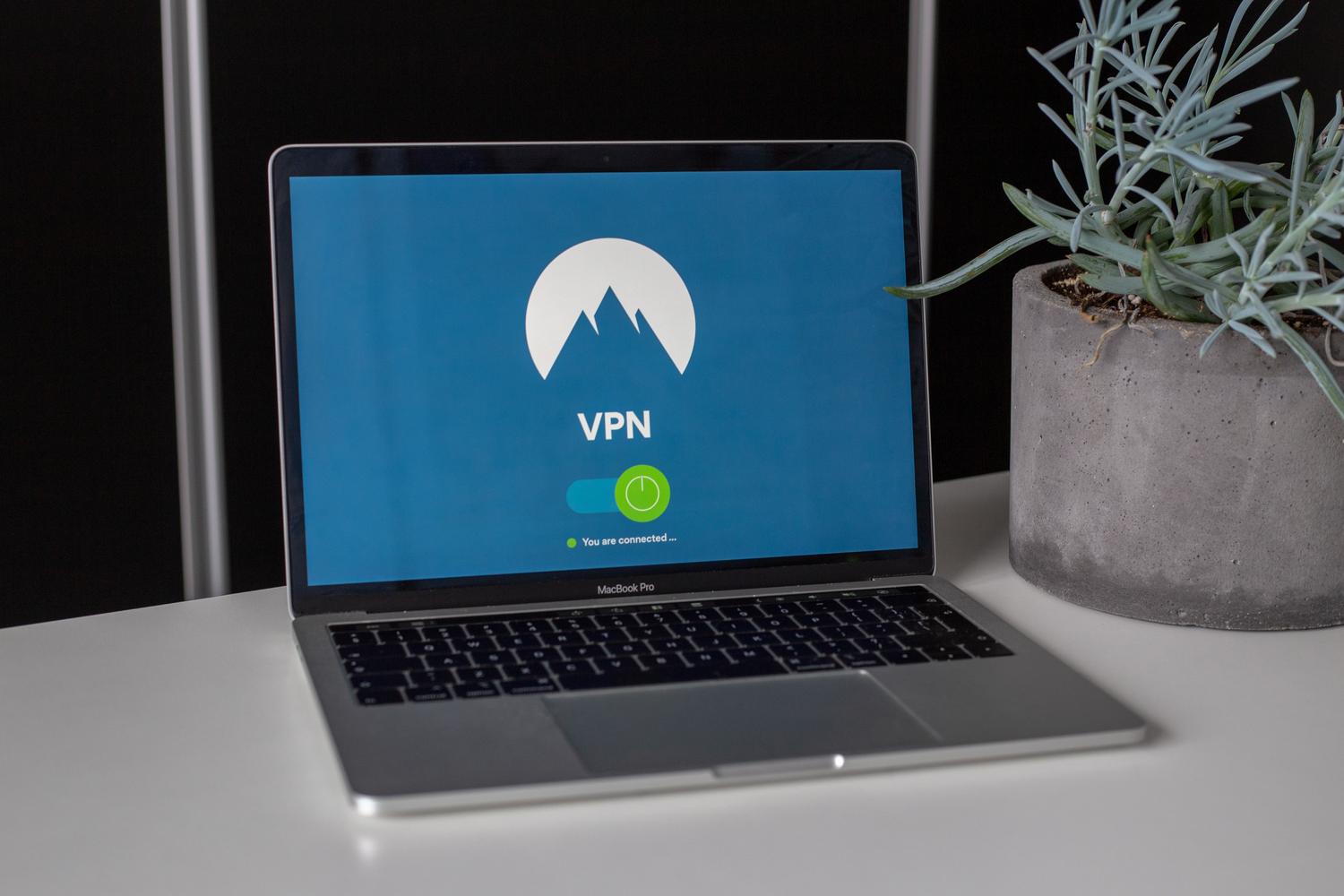 Primer plano de un portátil con ajustes de seguridad y privacidad en pantalla. Primer plano de un portátil con ajustes de seguridad y privacidad en pantalla.