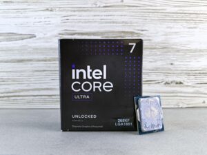 Procesador Intel Core Ultra 7 de última generación con su caja original, representando la tecnología actual de CPUs.